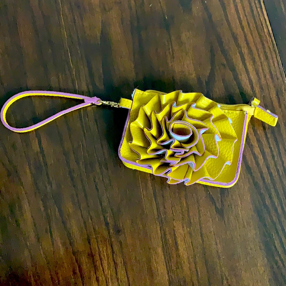 Flower wristlet